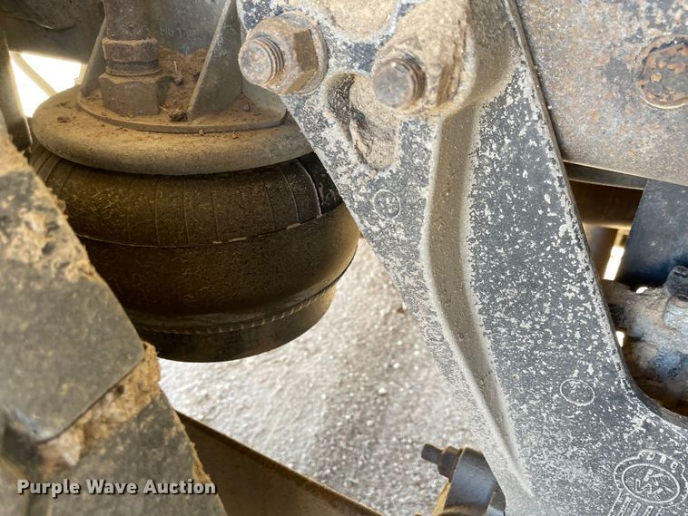 image for item JD9264 2005 Kenworth T800  vacuum truck