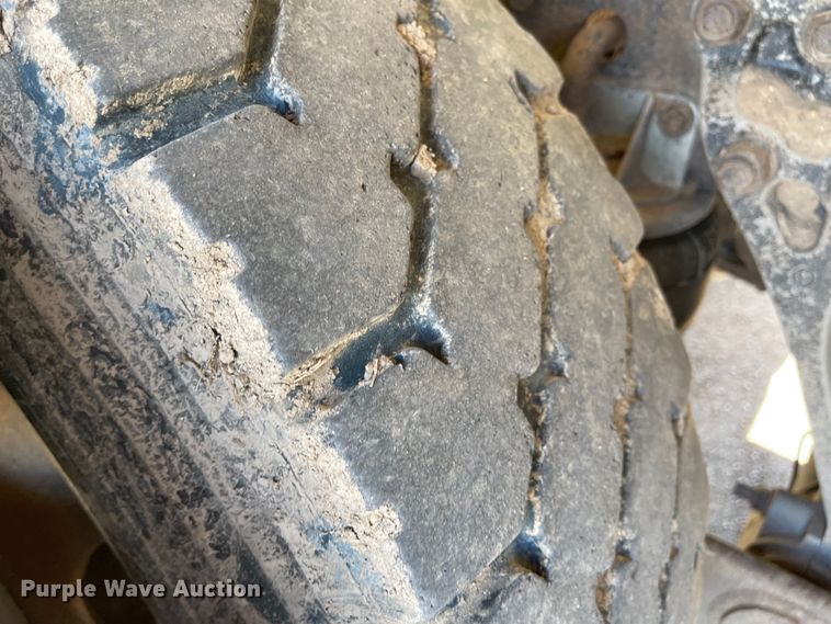 image for item JD9264 2005 Kenworth T800  vacuum truck