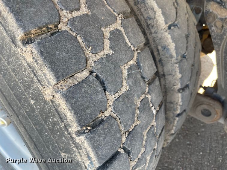 image for item JD9264 2005 Kenworth T800  vacuum truck