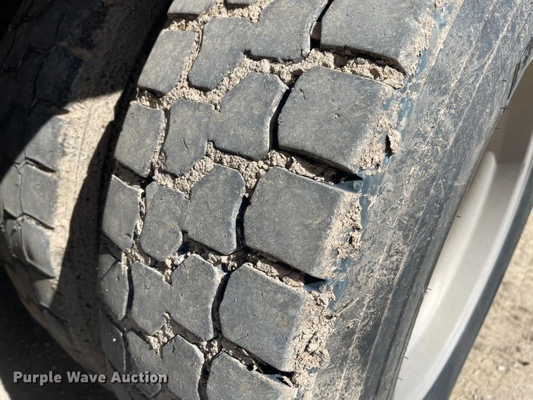 image for item JD9264 2005 Kenworth T800  vacuum truck