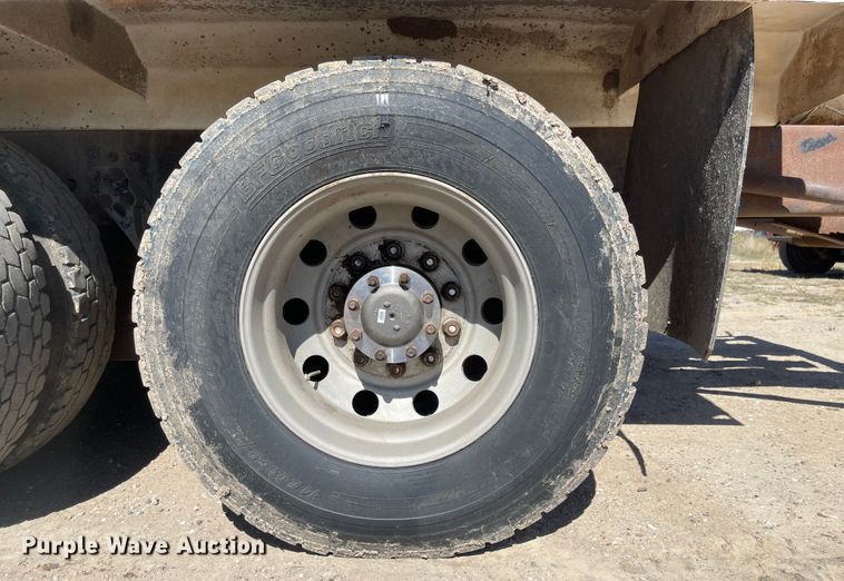 image for item JD9264 2005 Kenworth T800  vacuum truck