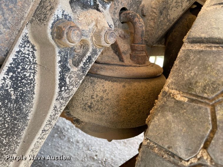 image for item JD9264 2005 Kenworth T800  vacuum truck