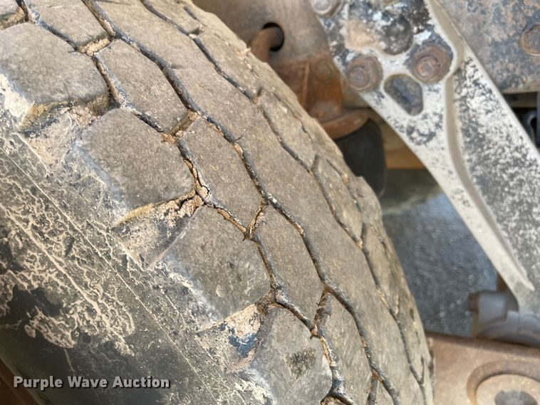 image for item JD9264 2005 Kenworth T800  vacuum truck