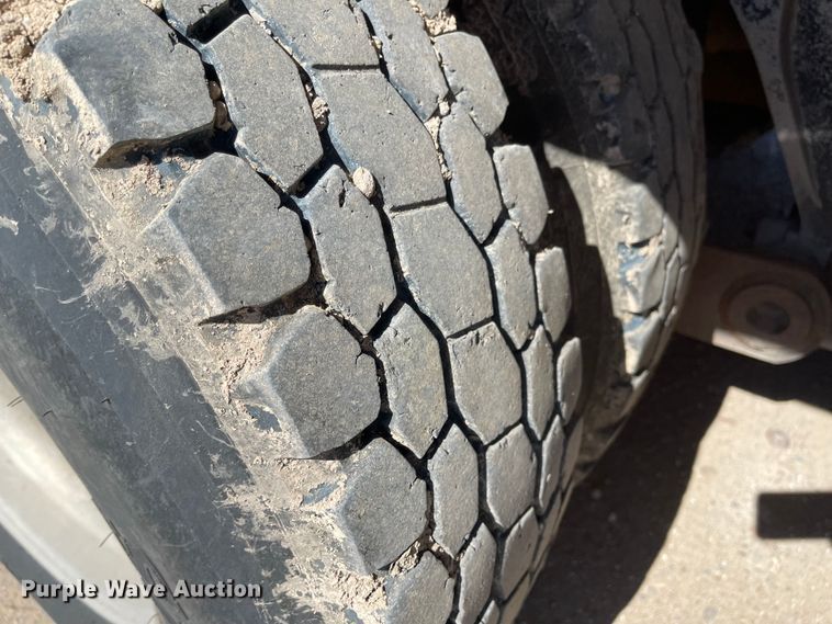 image for item JD9264 2005 Kenworth T800  vacuum truck