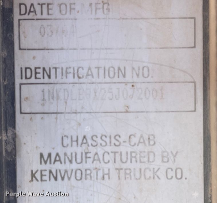 image for item JD9264 2005 Kenworth T800  vacuum truck