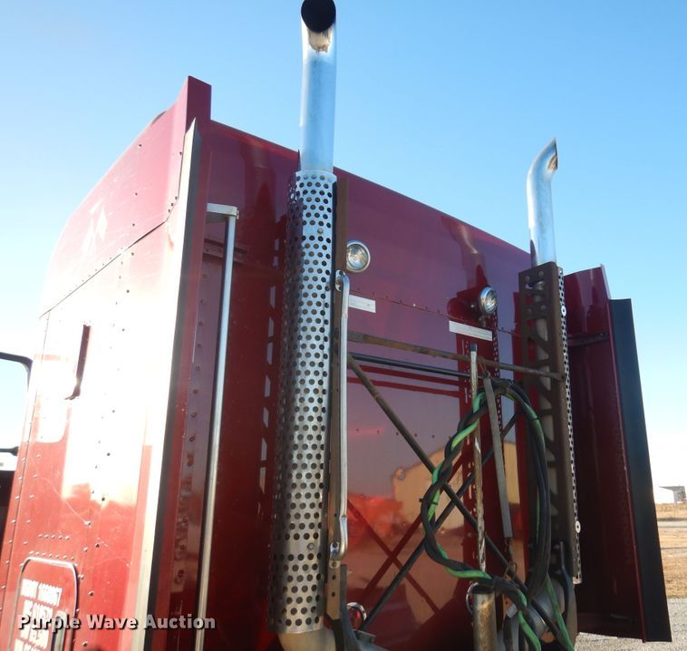 image for item JJ9658 2016 Kenworth T660  semi truck