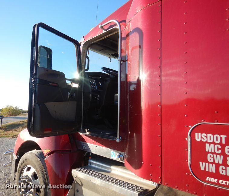 image for item JJ9658 2016 Kenworth T660  semi truck