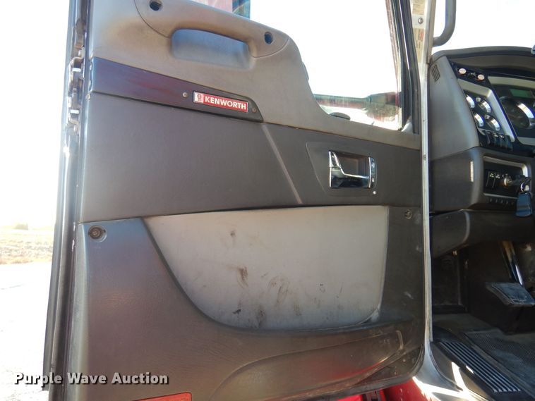 image for item JJ9658 2016 Kenworth T660  semi truck