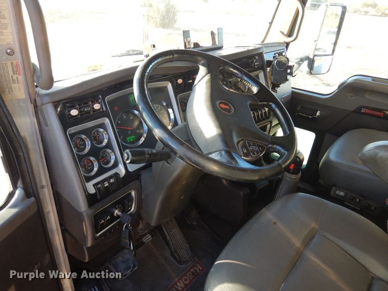 image for item JJ9658 2016 Kenworth T660  semi truck