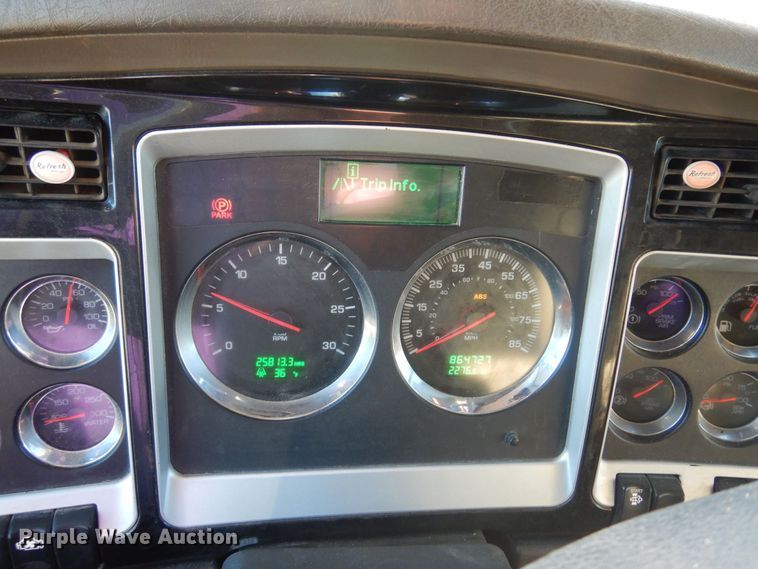 image for item JJ9658 2016 Kenworth T660  semi truck