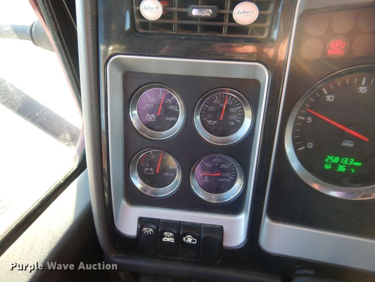 image for item JJ9658 2016 Kenworth T660  semi truck