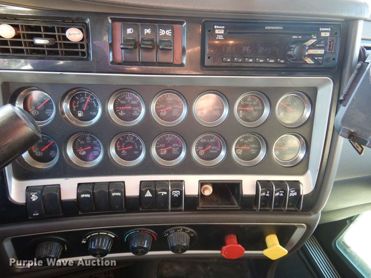 image for item JJ9658 2016 Kenworth T660  semi truck