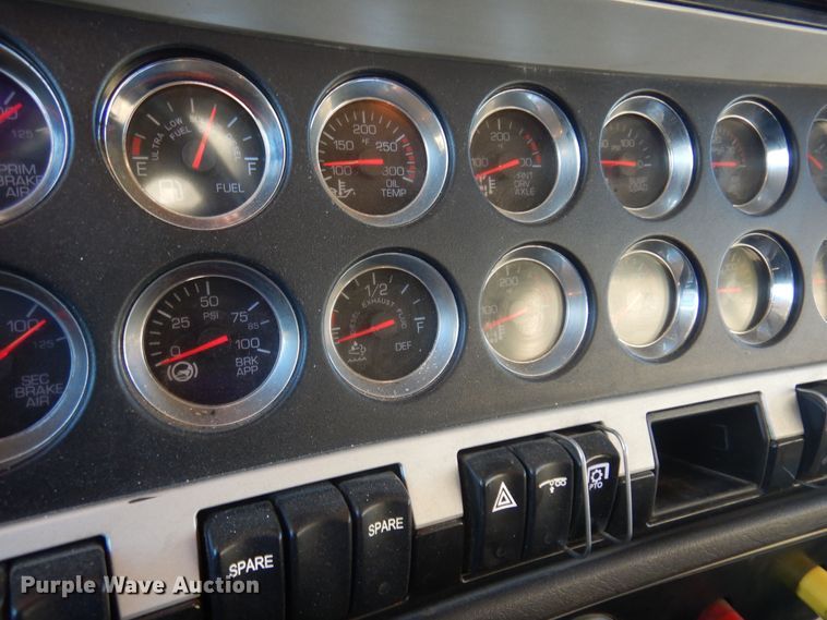 image for item JJ9658 2016 Kenworth T660  semi truck