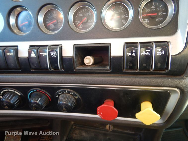 image for item JJ9658 2016 Kenworth T660  semi truck