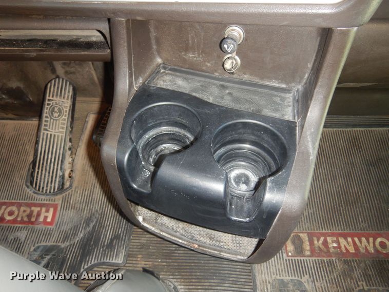 image for item JJ9658 2016 Kenworth T660  semi truck