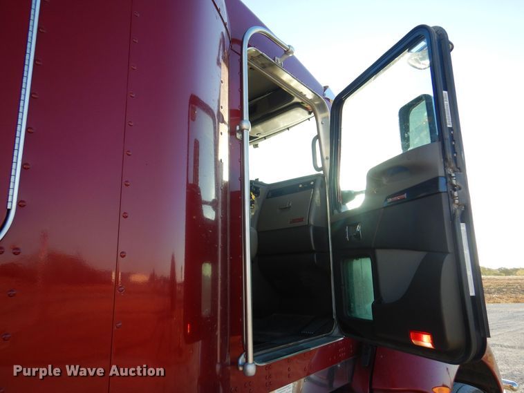 image for item JJ9658 2016 Kenworth T660  semi truck