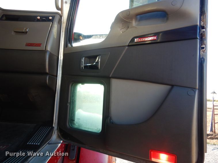 image for item JJ9658 2016 Kenworth T660  semi truck