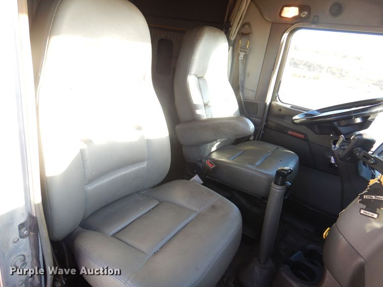 image for item JJ9658 2016 Kenworth T660  semi truck