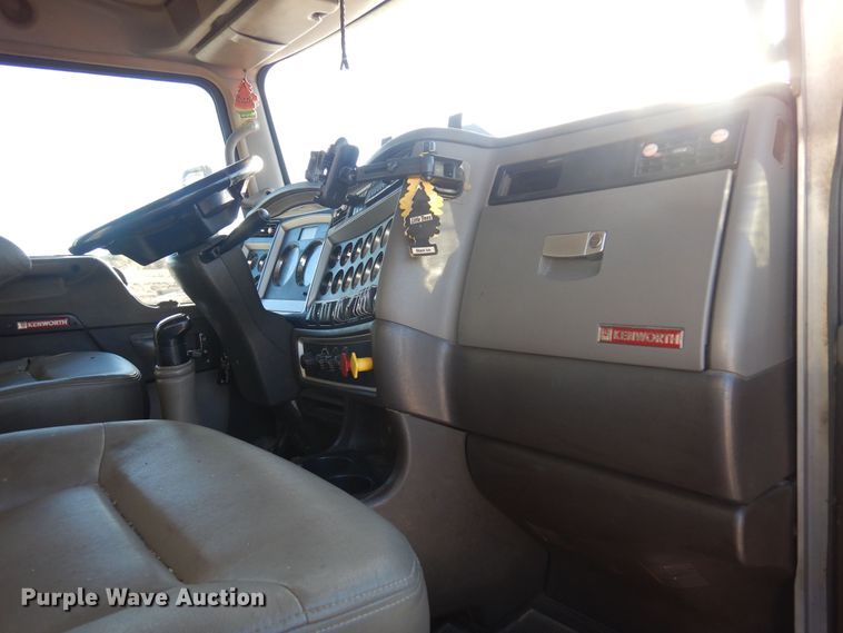 image for item JJ9658 2016 Kenworth T660  semi truck