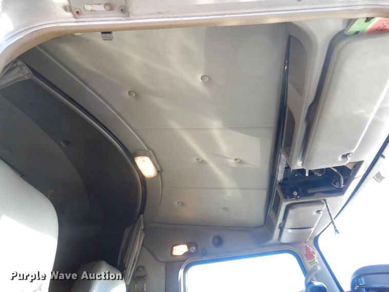 image for item JJ9658 2016 Kenworth T660  semi truck