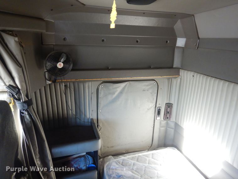 image for item JJ9658 2016 Kenworth T660  semi truck