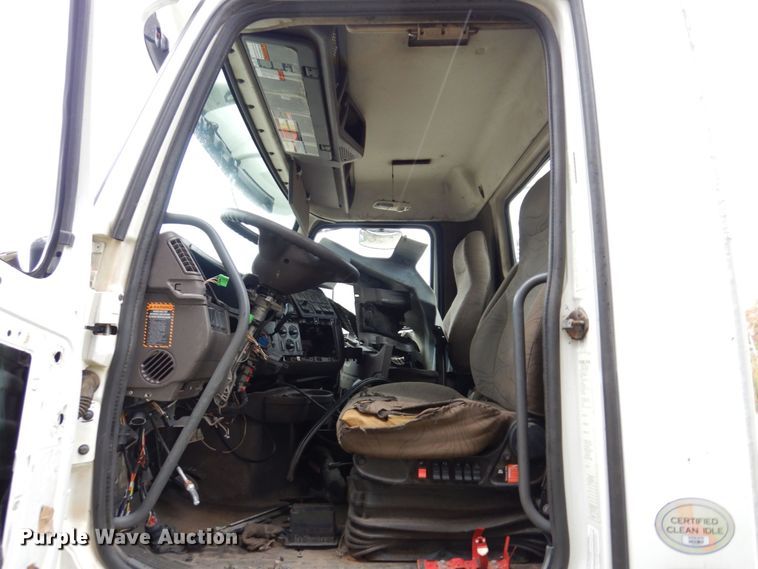 image for item JL9881 2013 Volvo VN  semi truck