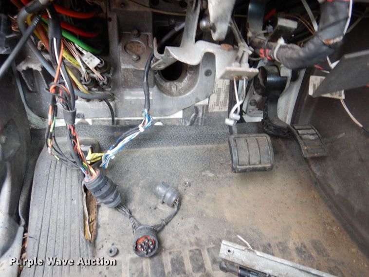 image for item JL9881 2013 Volvo VN  semi truck