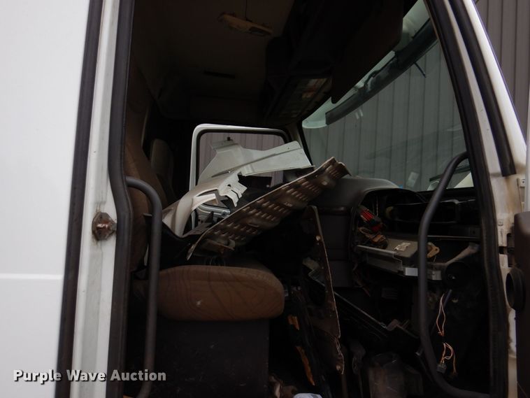 image for item JL9881 2013 Volvo VN  semi truck