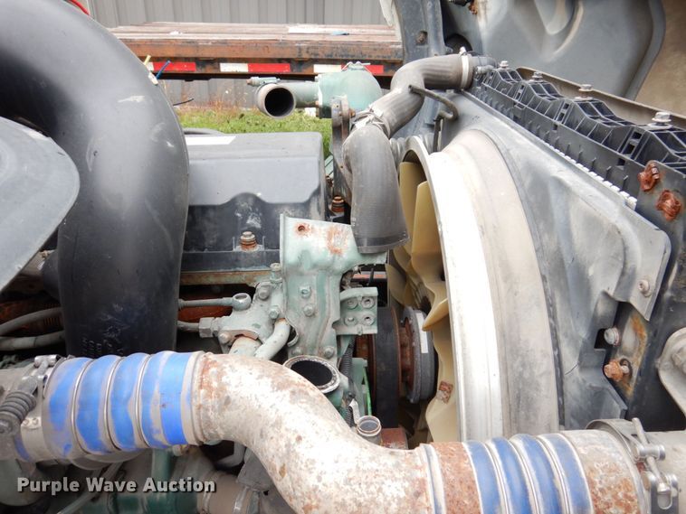 image for item JL9881 2013 Volvo VN  semi truck