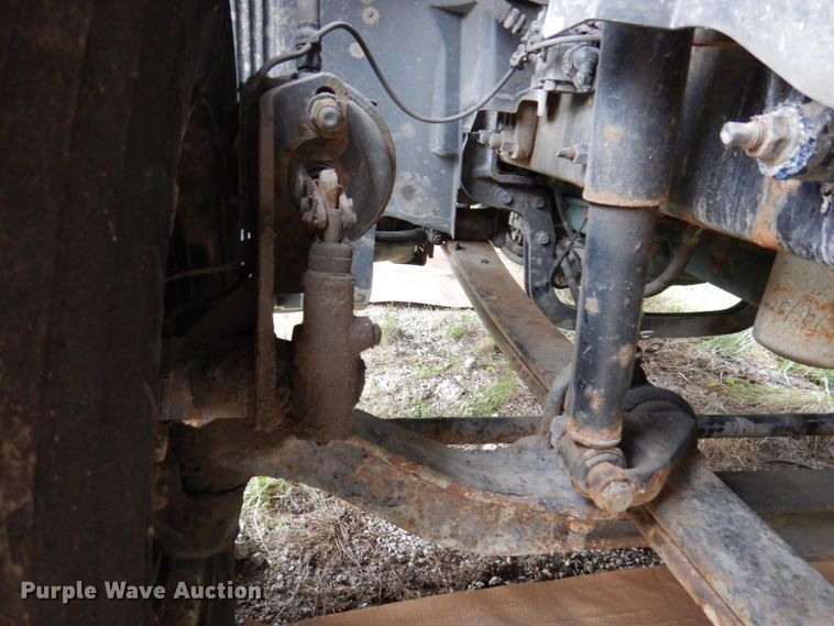 image for item JL9881 2013 Volvo VN  semi truck