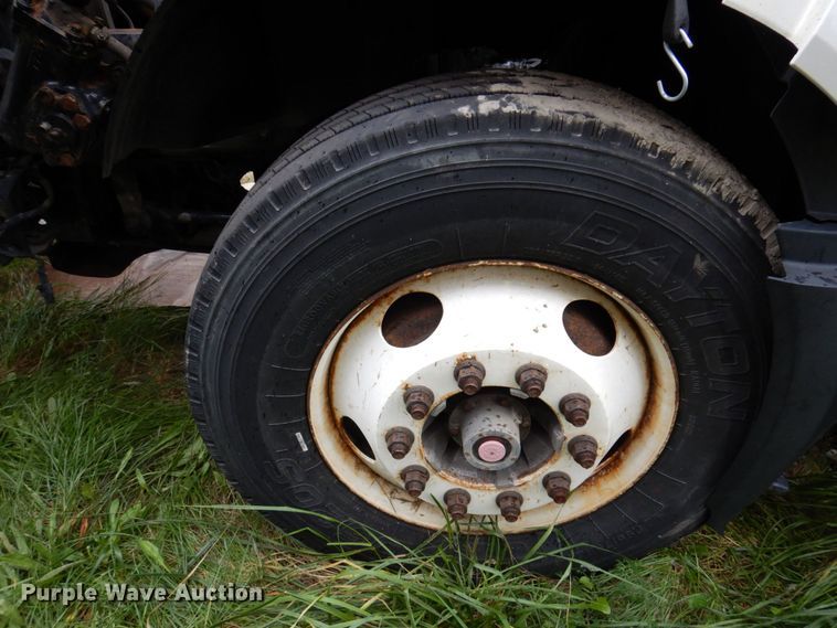 image for item JL9881 2013 Volvo VN  semi truck