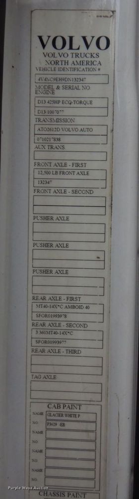 image for item JL9881 2013 Volvo VN  semi truck