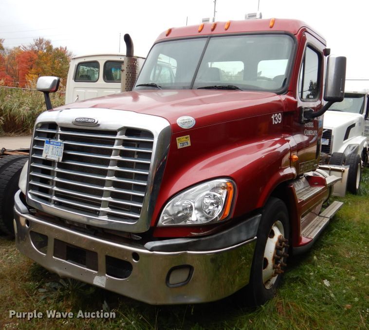 image for item JL9882 2009 Freightliner Cascadia  semi truck