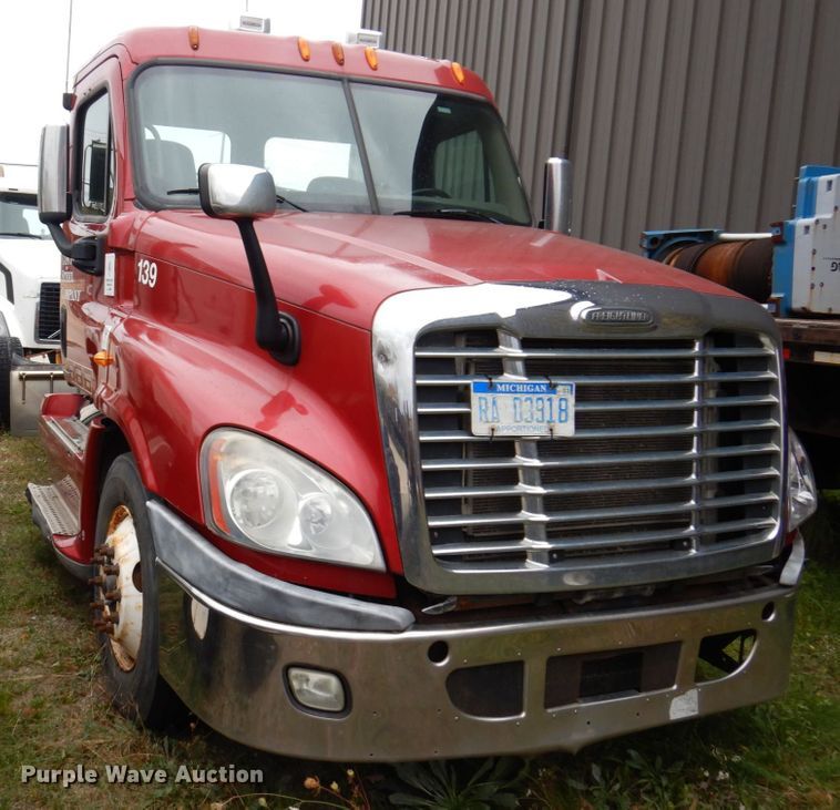 image for item JL9882 2009 Freightliner Cascadia  semi truck