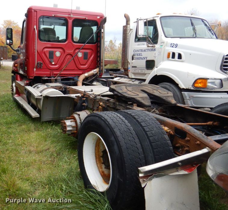 image for item JL9882 2009 Freightliner Cascadia  semi truck
