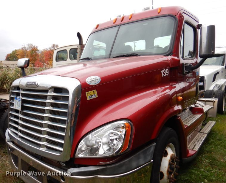 image for item JL9882 2009 Freightliner Cascadia  semi truck