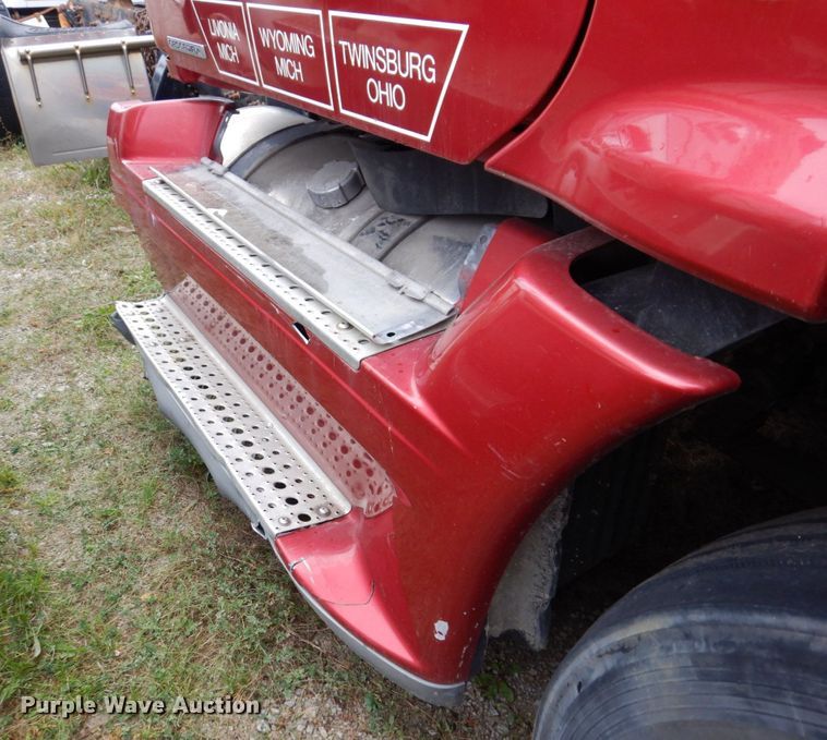 image for item JL9882 2009 Freightliner Cascadia  semi truck