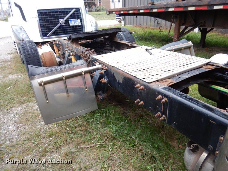 image for item JL9882 2009 Freightliner Cascadia  semi truck