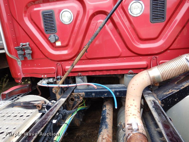 image for item JL9882 2009 Freightliner Cascadia  semi truck