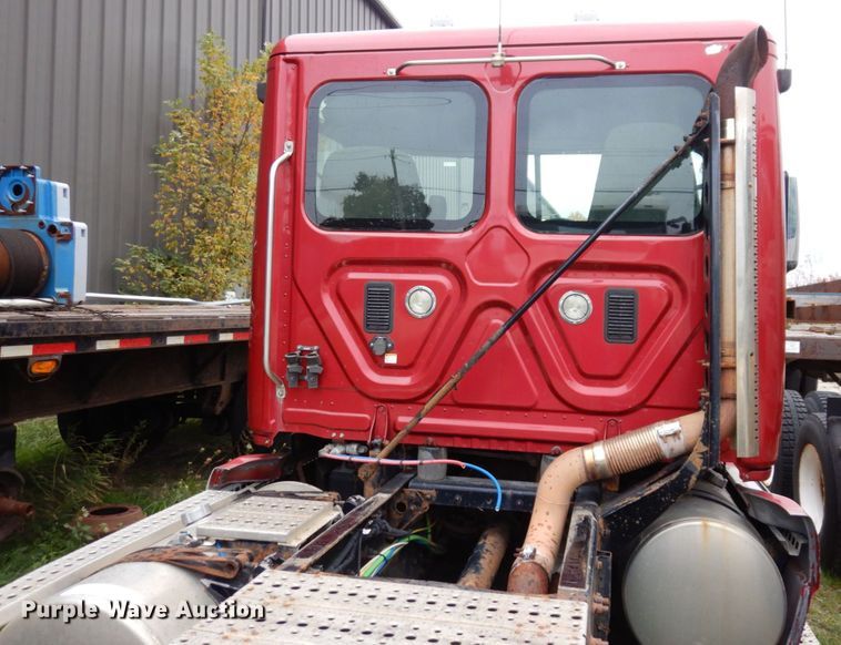 image for item JL9882 2009 Freightliner Cascadia  semi truck