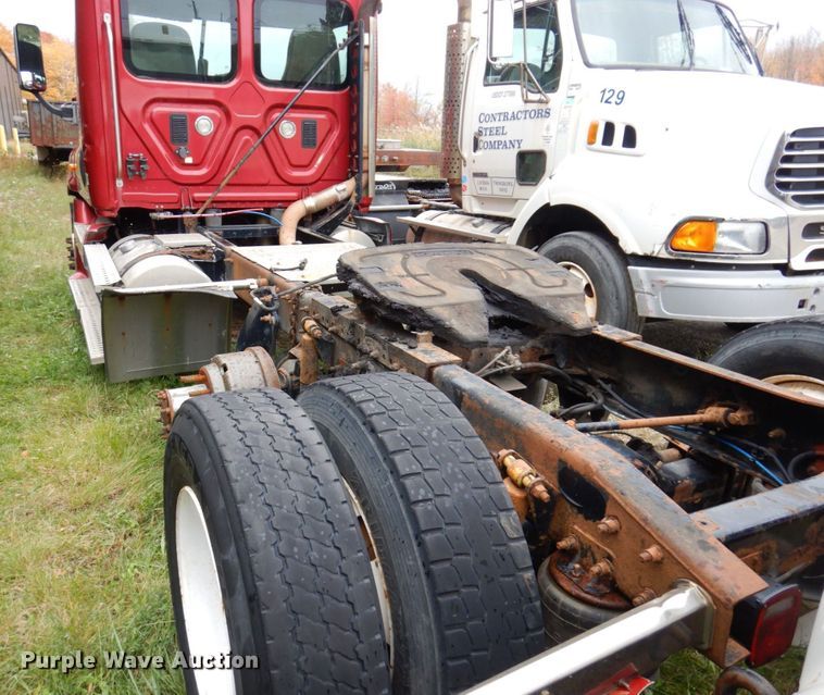 image for item JL9882 2009 Freightliner Cascadia  semi truck