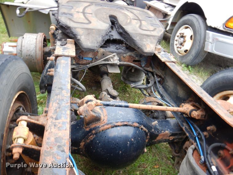 image for item JL9882 2009 Freightliner Cascadia  semi truck