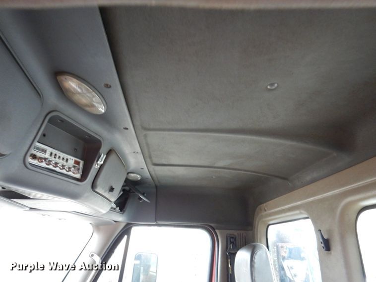 image for item JL9882 2009 Freightliner Cascadia  semi truck