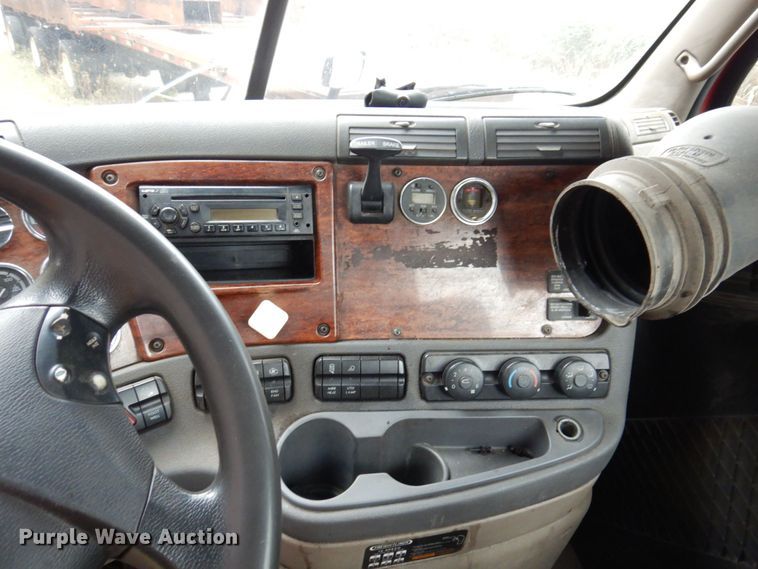 image for item JL9882 2009 Freightliner Cascadia  semi truck