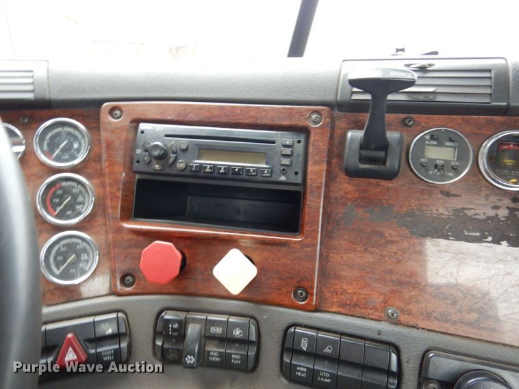 image for item JL9882 2009 Freightliner Cascadia  semi truck