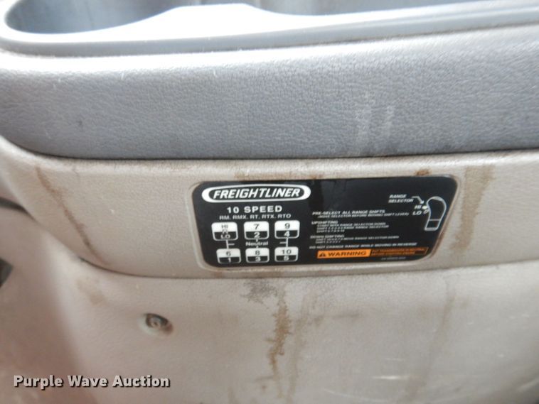 image for item JL9882 2009 Freightliner Cascadia  semi truck