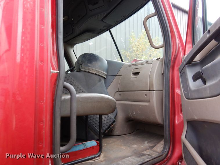 image for item JL9882 2009 Freightliner Cascadia  semi truck