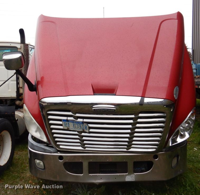 image for item JL9882 2009 Freightliner Cascadia  semi truck