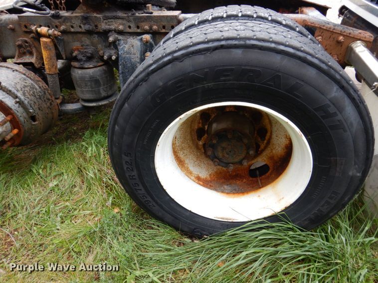 image for item JL9882 2009 Freightliner Cascadia  semi truck