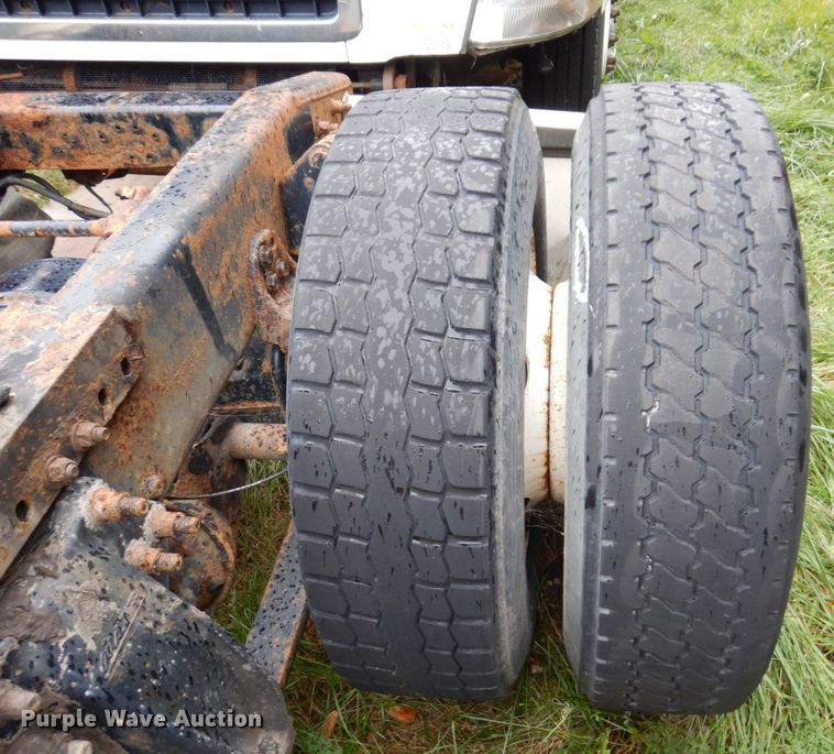 image for item JL9882 2009 Freightliner Cascadia  semi truck